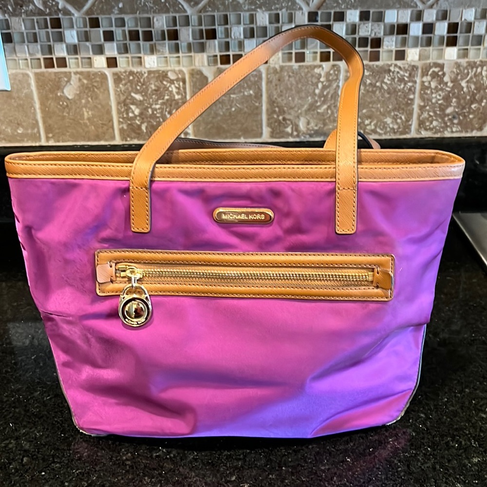 Michael Kors Fuschia Purse w/ shoulder straps - excellent condition